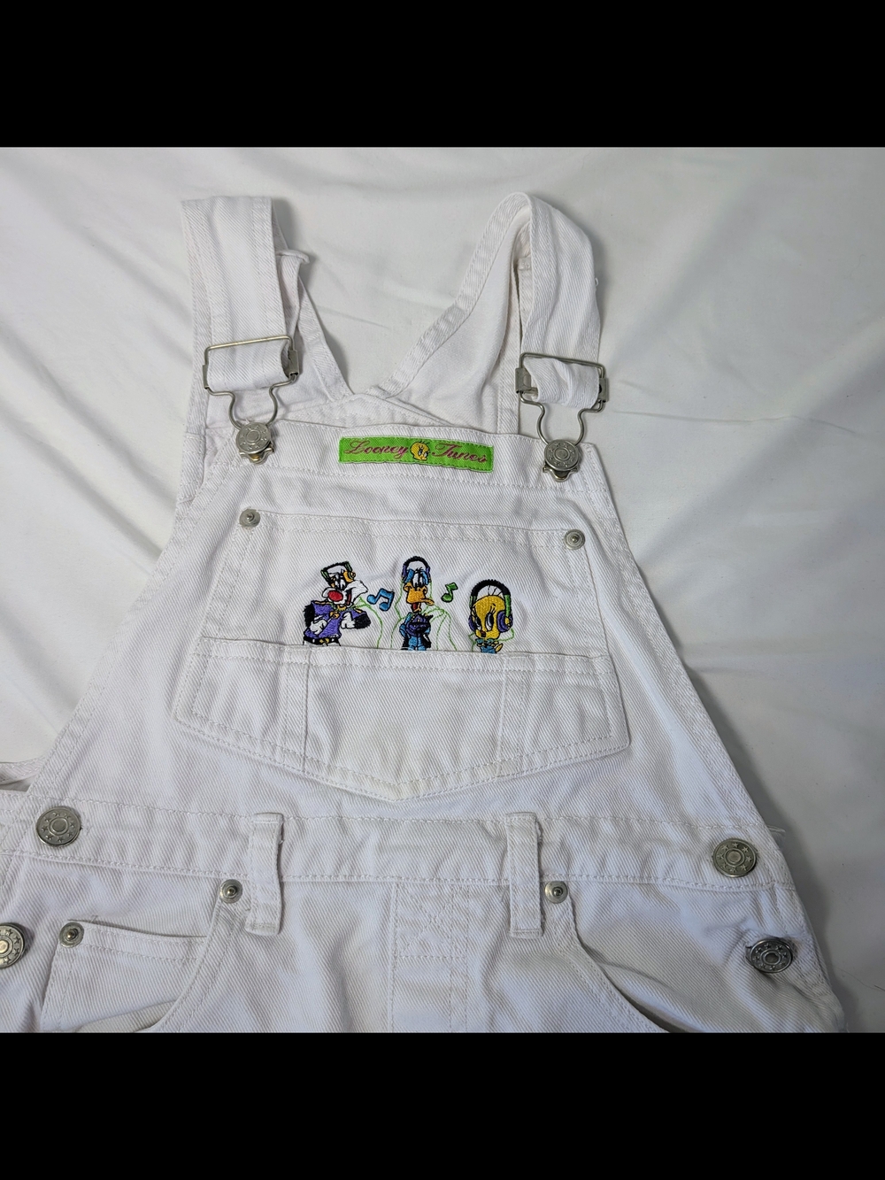 Y2K Girls Size 10 White Denim Overall Shorts With Embroidered Looney Tunes - Picture 2 of 7